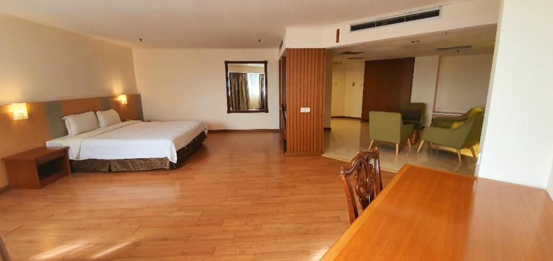 Kemena Plaza Hotel Bintulu Exterior photo
